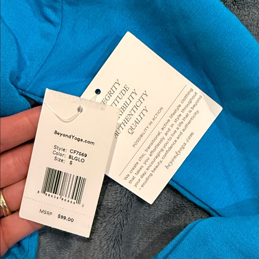 Beyond Yoga Vibrant Blue Top - Picture 2 of 4